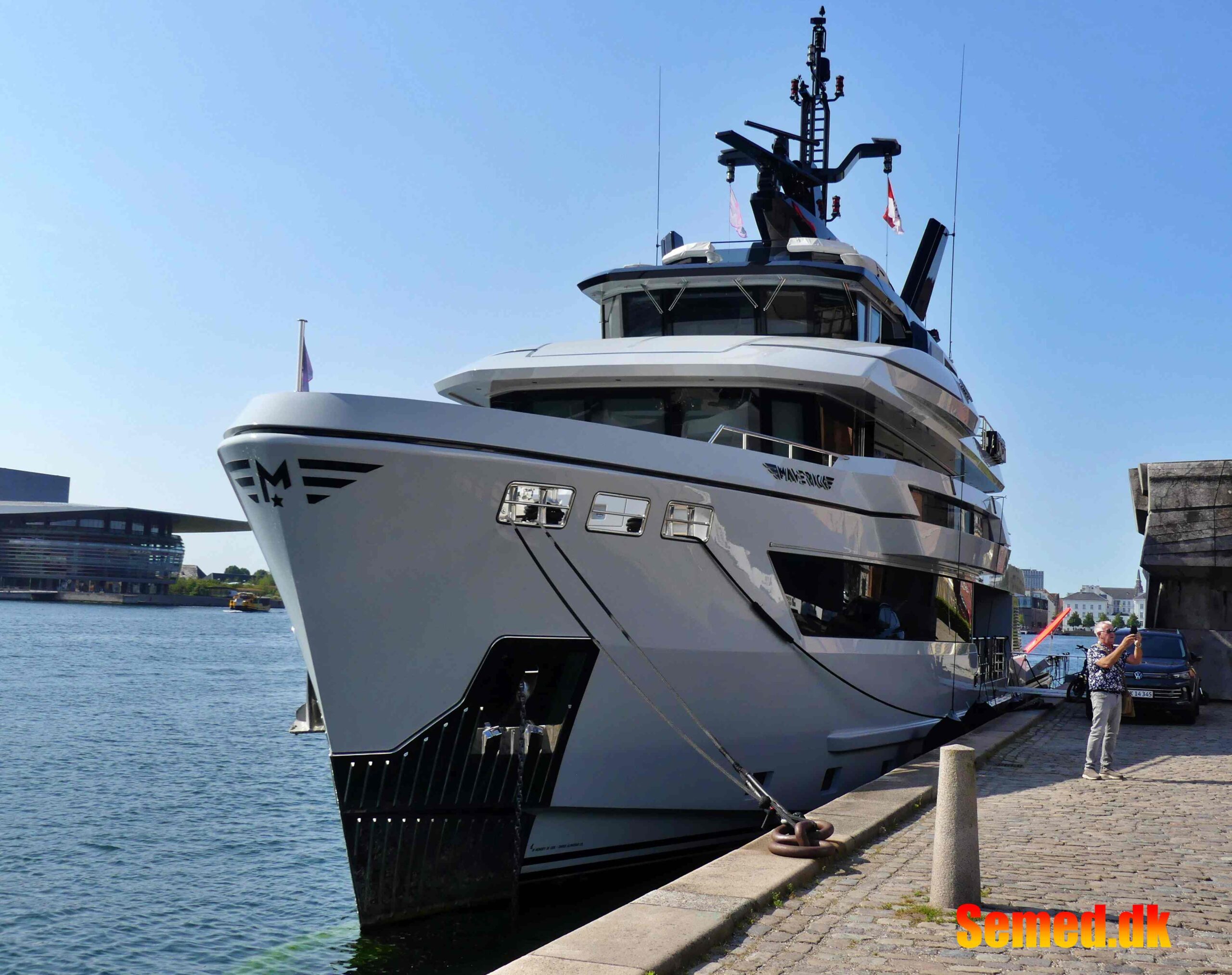 Tom Cruise -Superyacht “Maverick” lægger til i Danmark